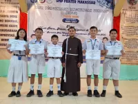 SMP Frater Makassar Berikan Penghargaan kepada Murid Berprestasi di Bidang Akademik dan Nonakademik
