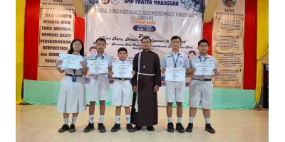 SMP Frater Makassar Berikan Penghargaan kepada Murid Berprestasi di Bidang Akademik dan Nonakademik