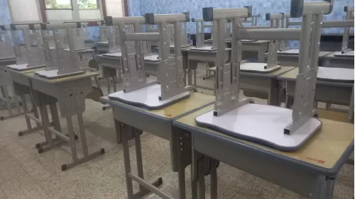 Yayasan Taman Tunas Tambah Fasilitas Belajar, SMP Frater Makassar Terima 68 Pasang Meja dan Kursi Baru
